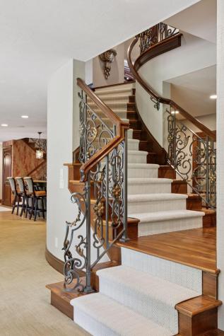 614 Hidden Creek Trail Mendota Heights MN 55118