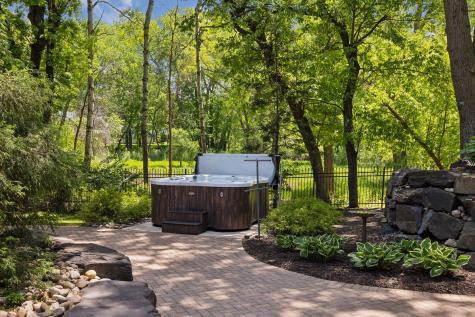 614 Hidden Creek Trail Mendota Heights MN 55118