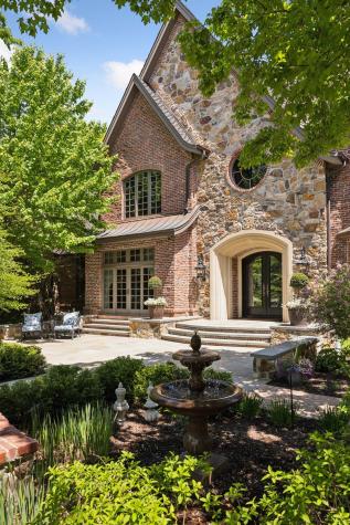 614 Hidden Creek Trail Mendota Heights MN 55118