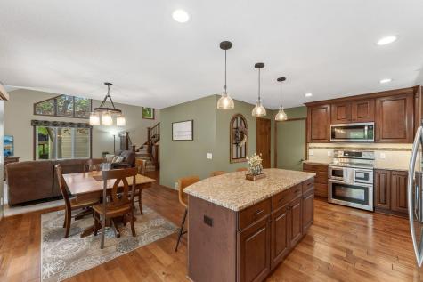 12870 Essex Way Apple Valley MN 55124
