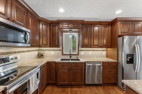 12870 Essex Way Apple Valley MN 55124