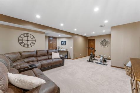 12870 Essex Way Apple Valley MN 55124