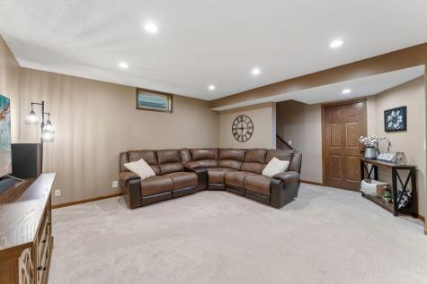 12870 Essex Way Apple Valley MN 55124