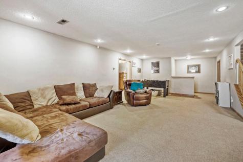 2334 Manuela Drive Chaska MN 55318
