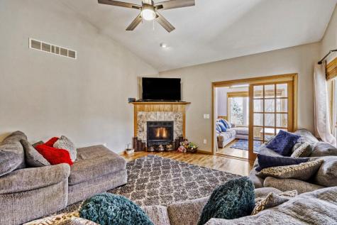 2334 Manuela Drive Chaska MN 55318