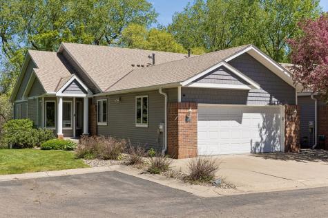 1691 Brueberry Lane Arden Hills MN 55112