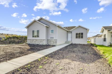 2575 Golden Lane S Fargo ND 58104