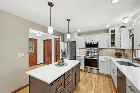 974 Kohlman Lane Maplewood MN 55109