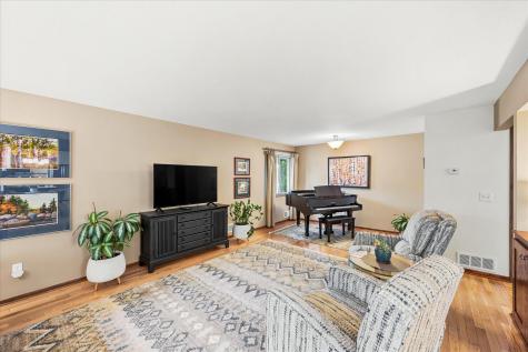 974 Kohlman Lane Maplewood MN 55109