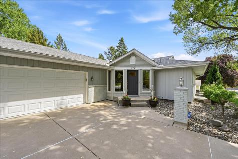 974 Kohlman Lane Maplewood MN 55109
