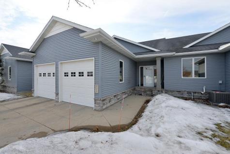 4615 Beach Lane S Fargo ND 58104