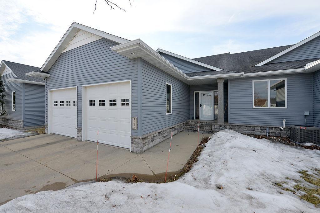 4615 Beach Lane S Fargo ND 58104