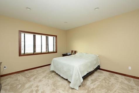 4615 Beach Lane S Fargo ND 58104