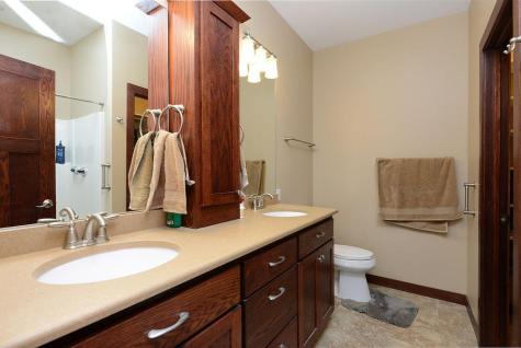 4615 Beach Lane S Fargo ND 58104