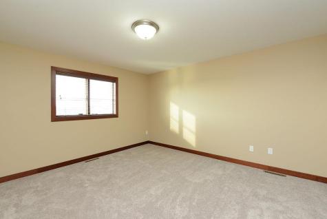 4615 Beach Lane S Fargo ND 58104