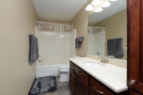 4615 Beach Lane S Fargo ND 58104