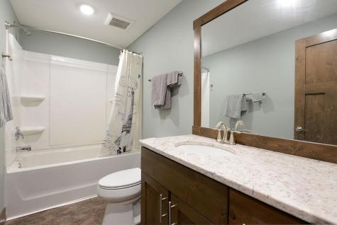 4615 Beach Lane S Fargo ND 58104