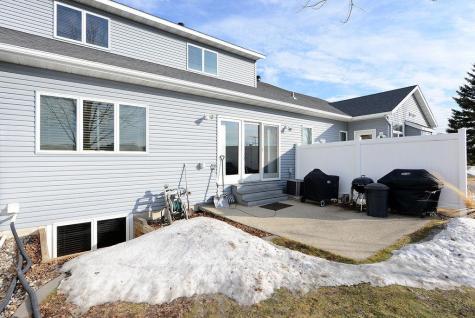 4615 Beach Lane S Fargo ND 58104