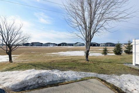 4615 Beach Lane S Fargo ND 58104
