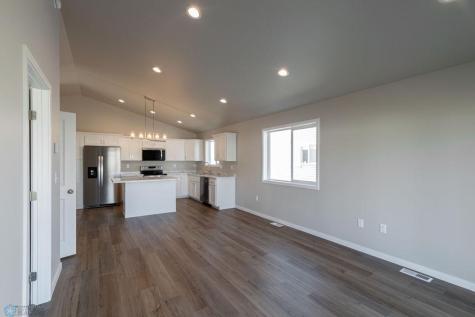 6880 Thomas Street Horace ND 58047