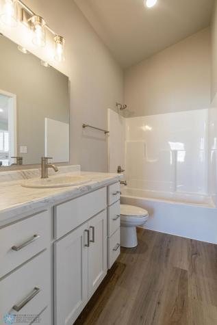 6880 Thomas Street Horace ND 58047