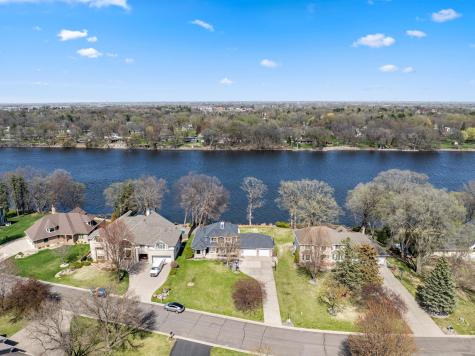 701 W River Parkway Champlin MN 55316