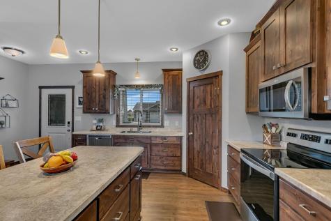 932 Waters Edge Circle Avon MN 56310