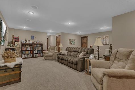 932 Waters Edge Circle Avon MN 56310