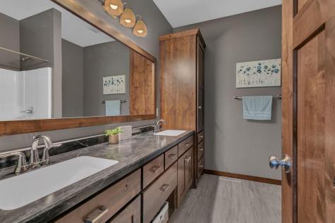 932 Waters Edge Circle Avon MN 56310