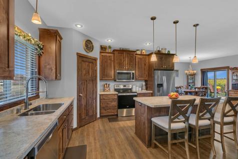 932 Waters Edge Circle Avon MN 56310