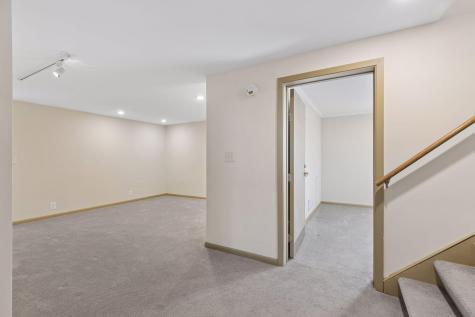 2079 Upper Saint Dennis Road Saint Paul MN 55116