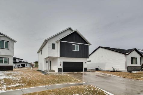 507 7th Street E Horace ND 58047