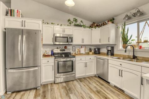 943 39 1/2 Avenue W West Fargo ND 58078