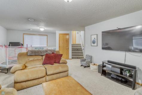 943 39 1/2 Avenue W West Fargo ND 58078