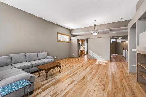 528 Wildflower Burnsville MN 55306
