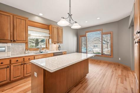 528 Wildflower Burnsville MN 55306