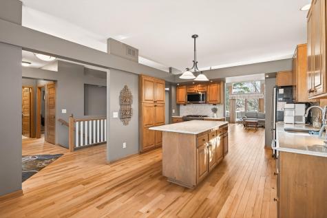 528 Wildflower Burnsville MN 55306