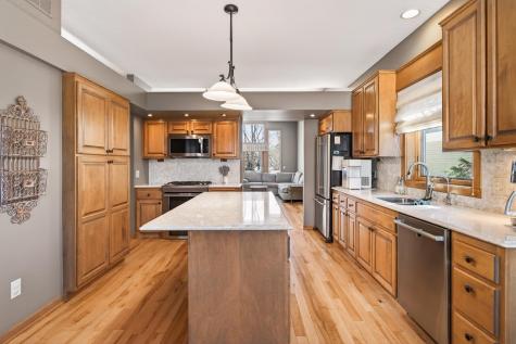 528 Wildflower Burnsville MN 55306