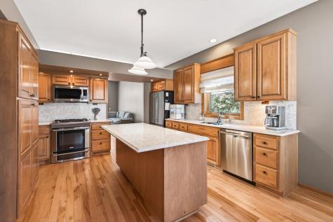 528 Wildflower Burnsville MN 55306