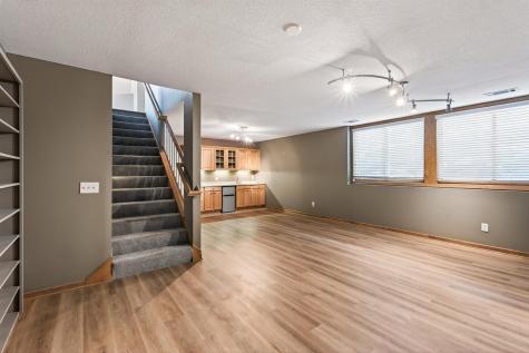 528 Wildflower Burnsville MN 55306