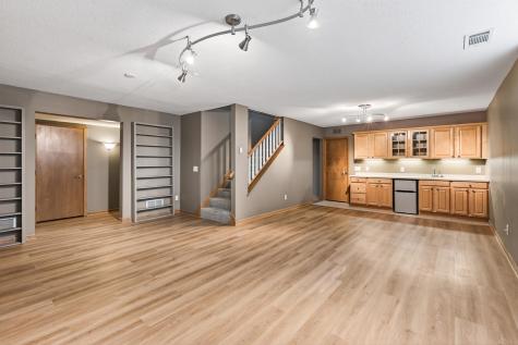 528 Wildflower Burnsville MN 55306