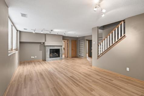 528 Wildflower Burnsville MN 55306