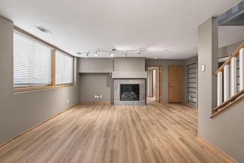 528 Wildflower Burnsville MN 55306