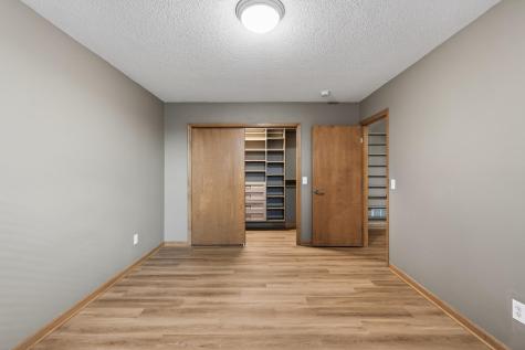 528 Wildflower Burnsville MN 55306