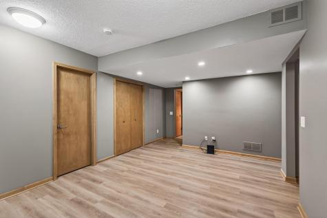 528 Wildflower Burnsville MN 55306