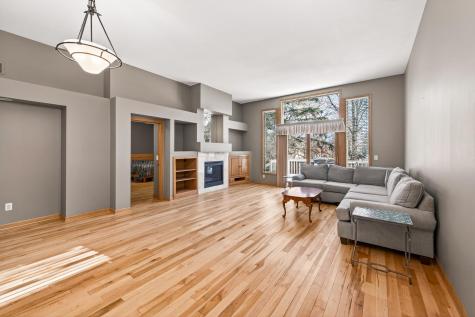 528 Wildflower Burnsville MN 55306