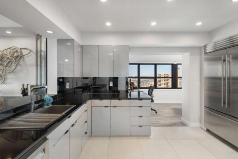 110 Bank Street SE Minneapolis MN 55414