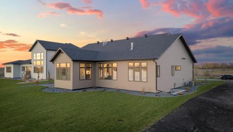 8153 Memory Lane Horace ND 58047