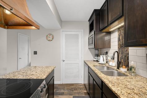 6373 Barrie Road Edina MN 55435