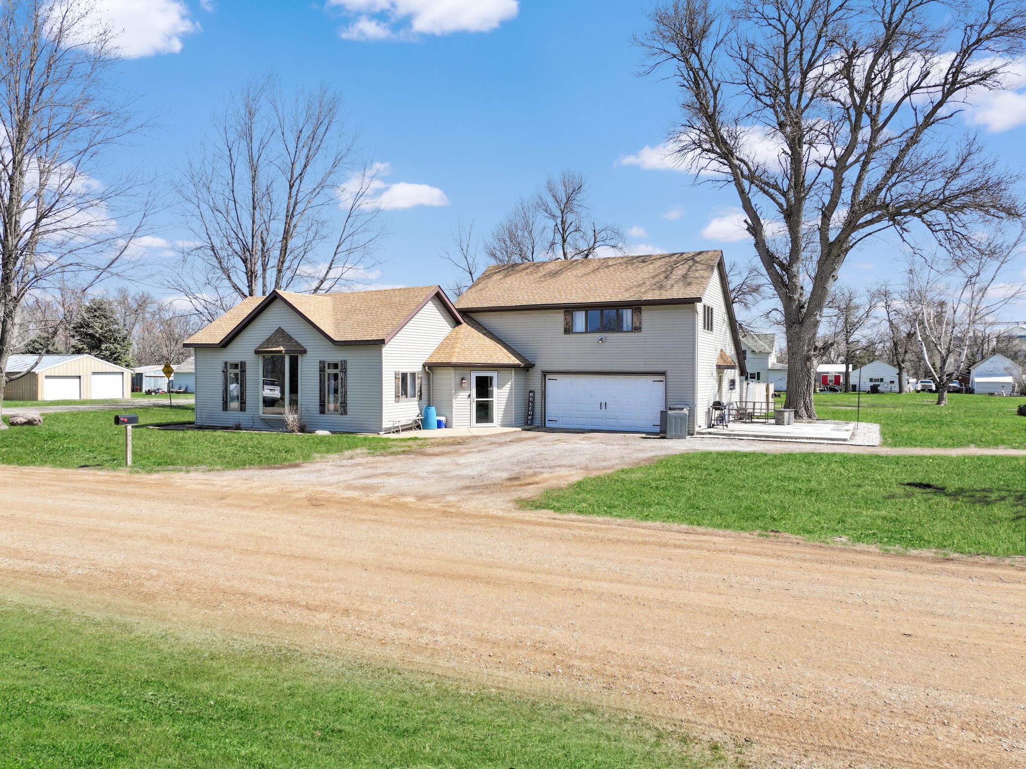 301 SW Cole Avenue Avoca MN 56114